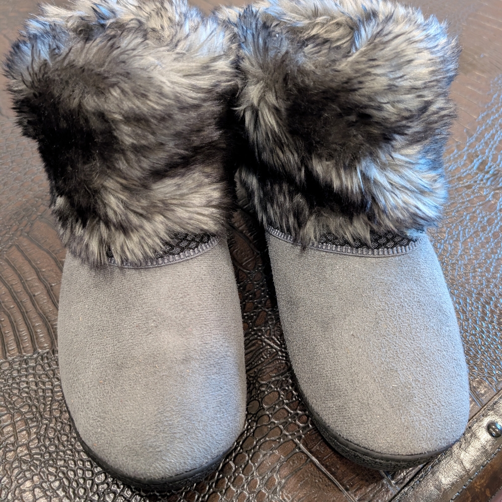 Isotoner Gray Faux Fur Women's Slippers